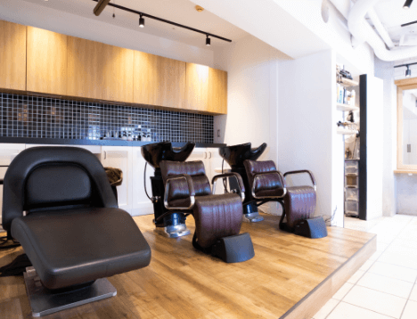 人気のあるトレンドを押さえたヘアスタイルが好評の BALANCE hair design の内観