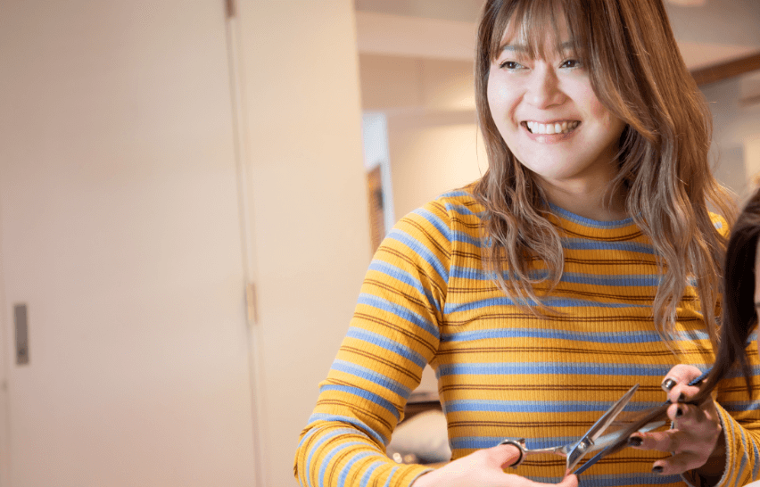 オシャレな人気美容師が在籍する高幡不動のヘアーサロン BALANCE hair design のカット風景