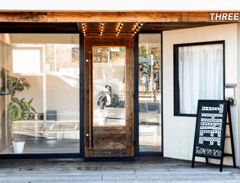 高幡不動の人気美容室 THREE（スリー）の内観