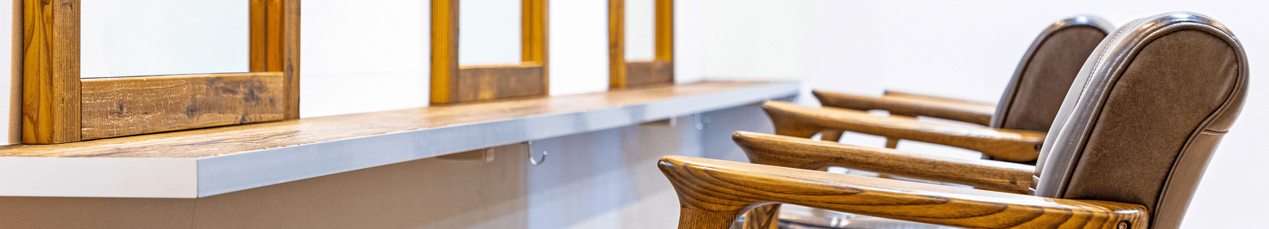 高幡不動駅3分の良質な厳選された薬剤のみを使用！低ダメージ施術×色味を楽しむ美容室 THREE（スリー）の内観