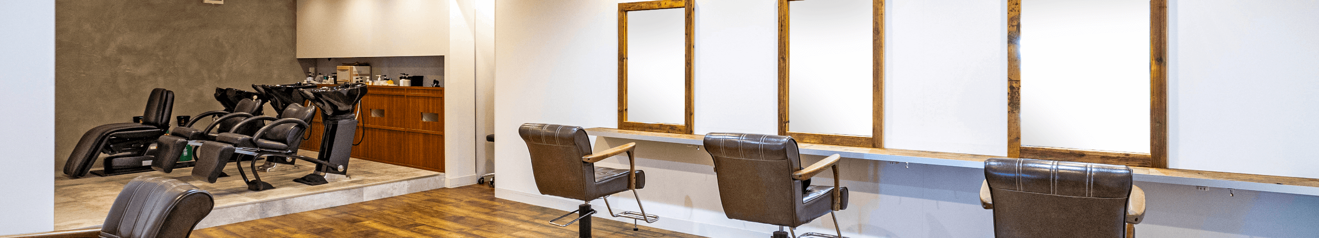 都心からのアクセスの良い、人気の高幡不動エリアのサロン THREE（スリー）の内観