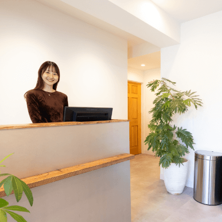 高幡不動の人気のヘアーサロン THREE（スリー）のエントランス写真