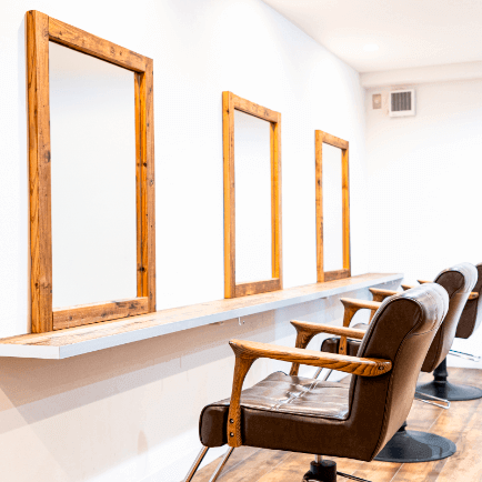 ゆったりとした時間を過ごせるプライベートサロン THREE（スリー）の内観